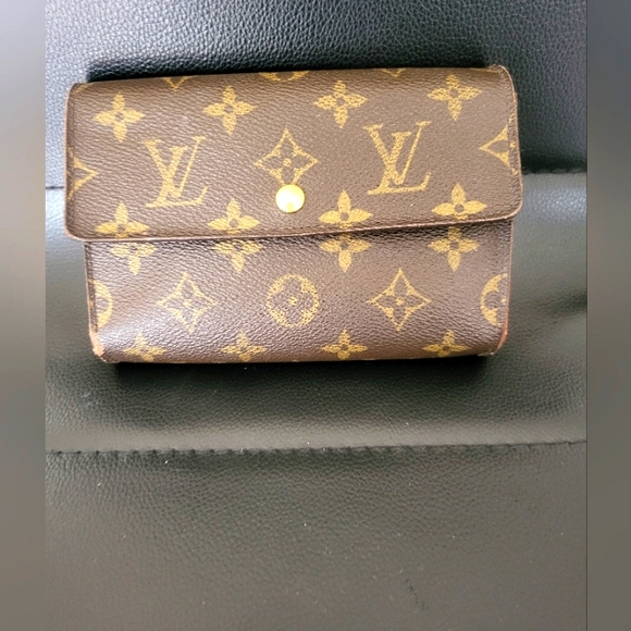 Louis Vuitton Monogram Wallet - Picture 1 of 11